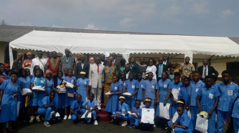 EDUCATION:L&rsquo;édile de Douala 2eme en 12 Ans de Magistère soutient 38.852 Élèves