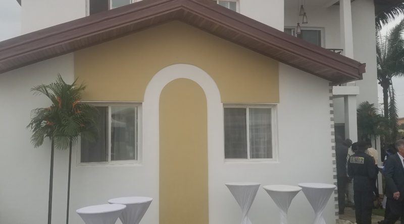 Habitat:Inauguration de la Villa Temoin du Projet Immobilier Haut Standing La Pleiade de Yassa à Douala par Le MINDHU Celestine Ketcha Courtes