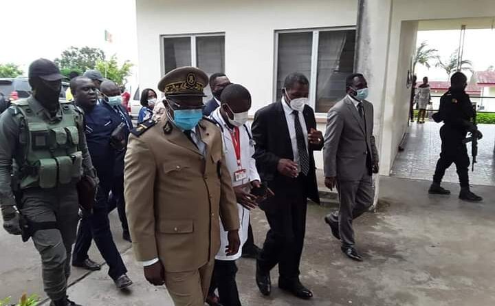 Le MINAT Paul Atanga Nji a rendu visite aux 12 Enfants blessés du carnage terroriste de Kumba à l&rsquo;hôpital Régional de Buea et à l&rsquo;hôpital général de Douala ce 02 Novembre 2020