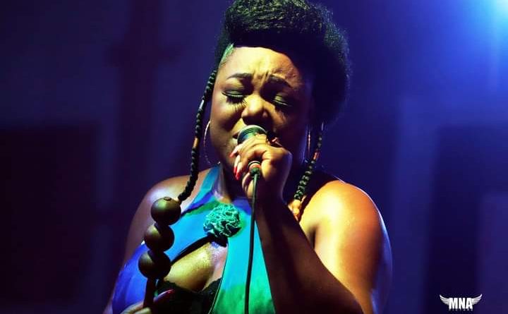 Culture : Armelle Diamant fait danser le public au cabaret carrossel de Yaoundé